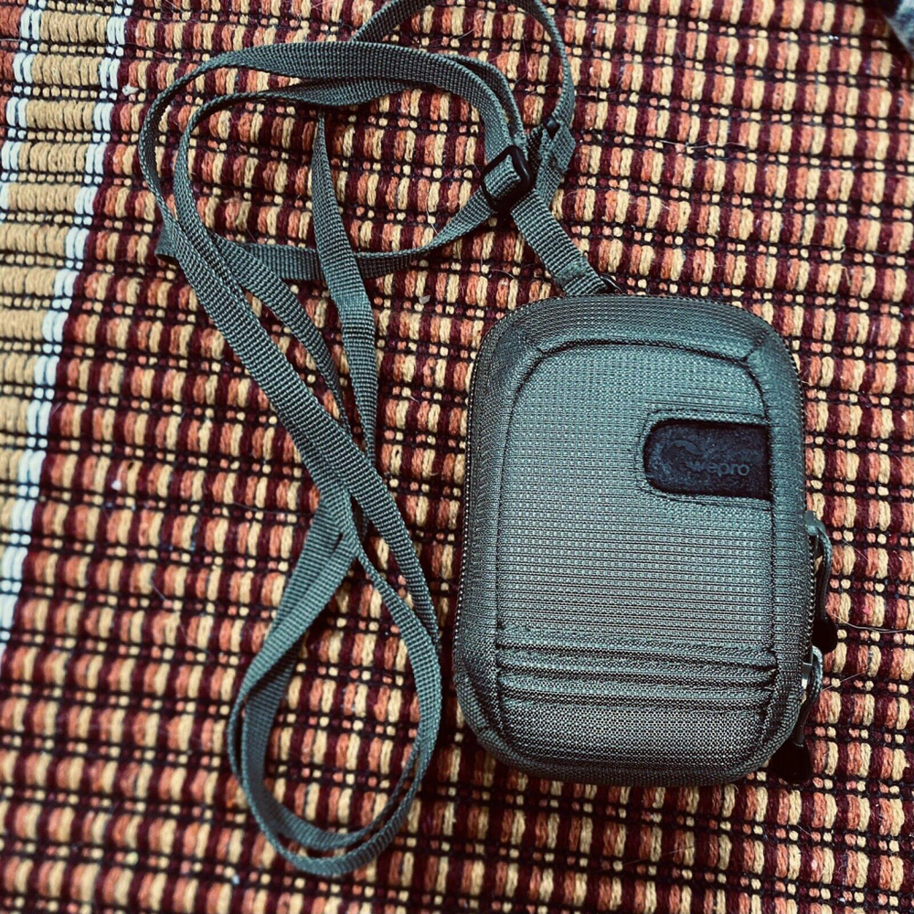 Lowepro Geneva 10 Black Compact Padded Case